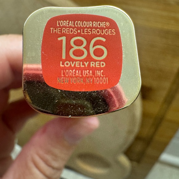 L'Oreal The Reds Collection (New) - Picture 2 of 2